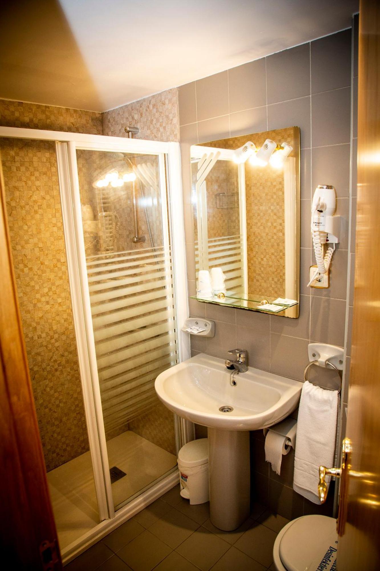 Isabel - Suarez Inclan 38 Hotel Cudillero Bilik gambar
